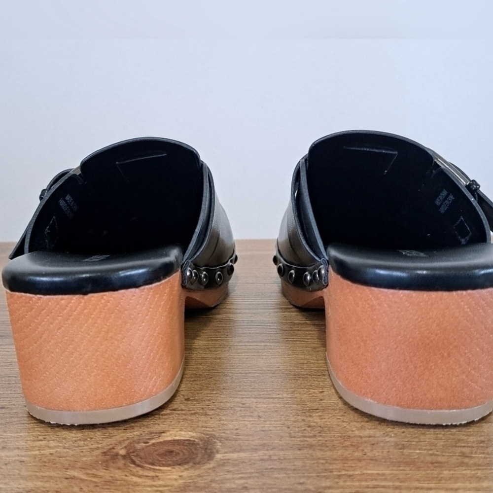 Black leather clogs with studded detail - Picture 4 of 6